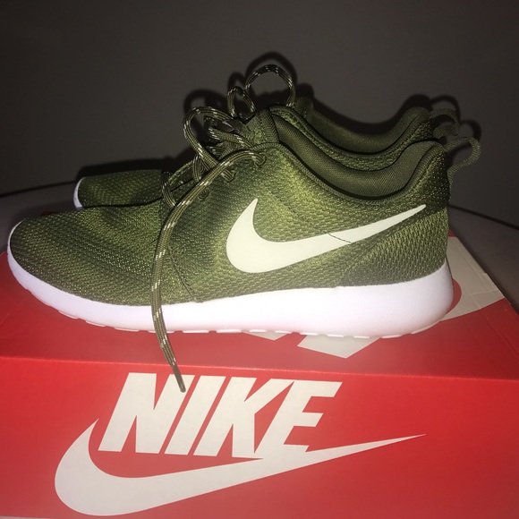 Nike - Picture 3 of 6